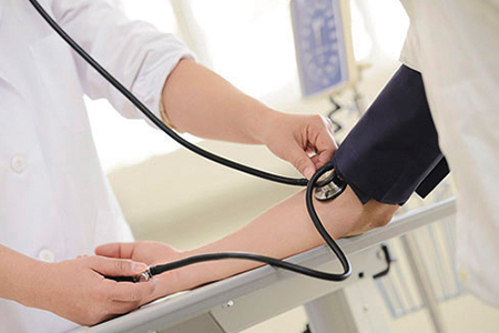 Learning the basics of nursing such as the objects of nursing, nurses’ functions and roles and support for a patient’s daily life.
