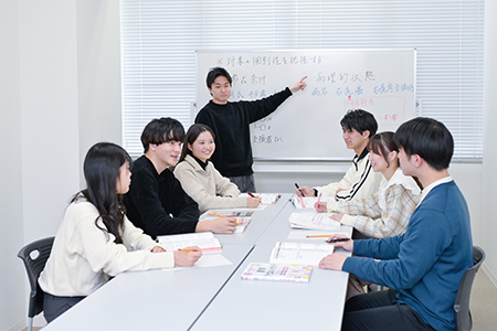 Developing studies of each specialized area of nursing from the process of problem-solving are indispensable for nursing specialists.